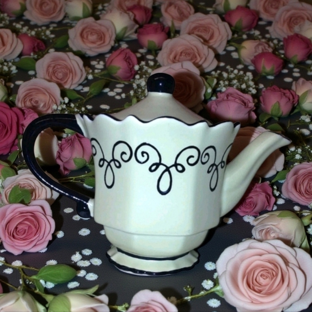 Anthropologie Chaleur Teapot With Black Details